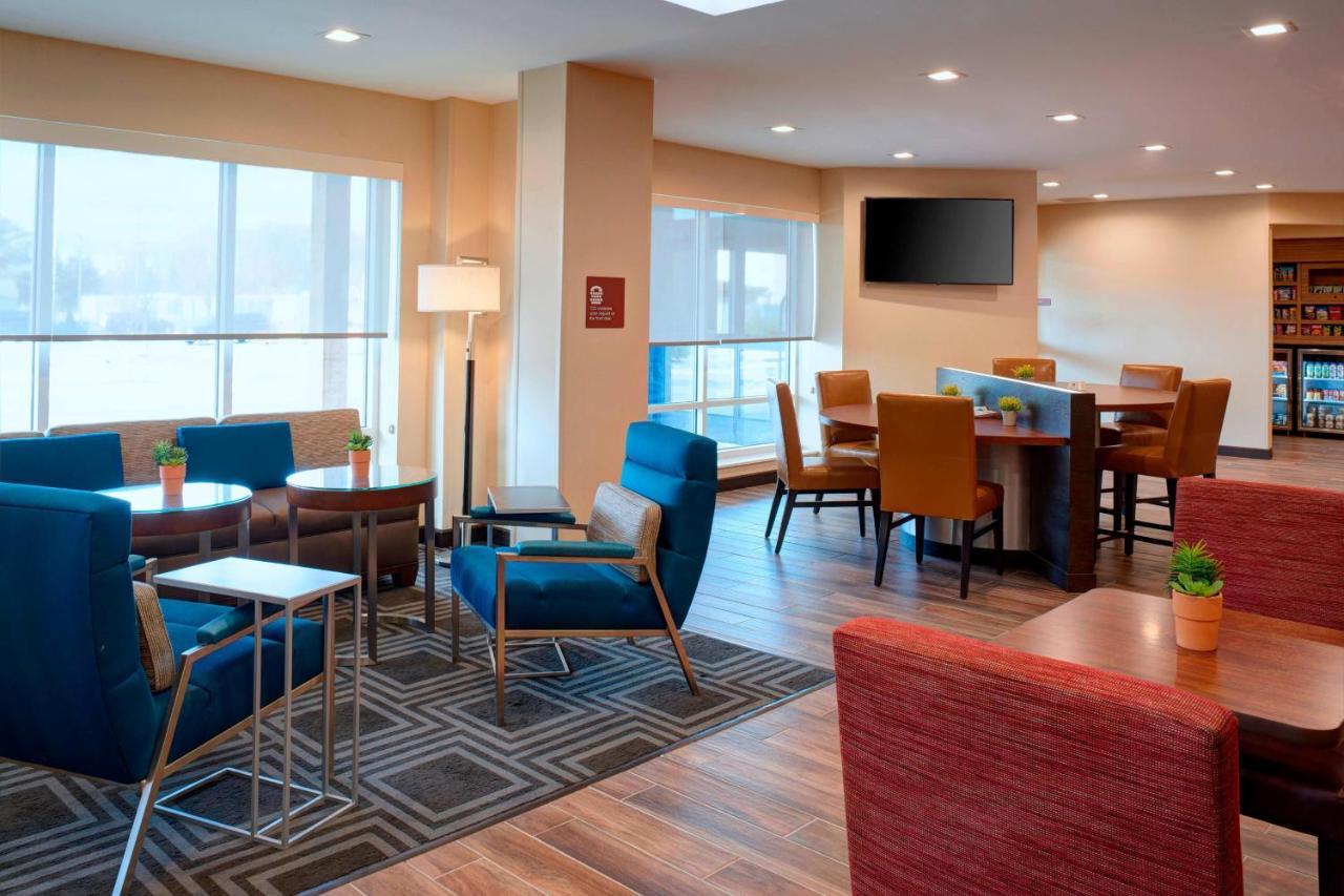 Towneplace Suites By Marriott Grand Rapids Airport Экстерьер фото