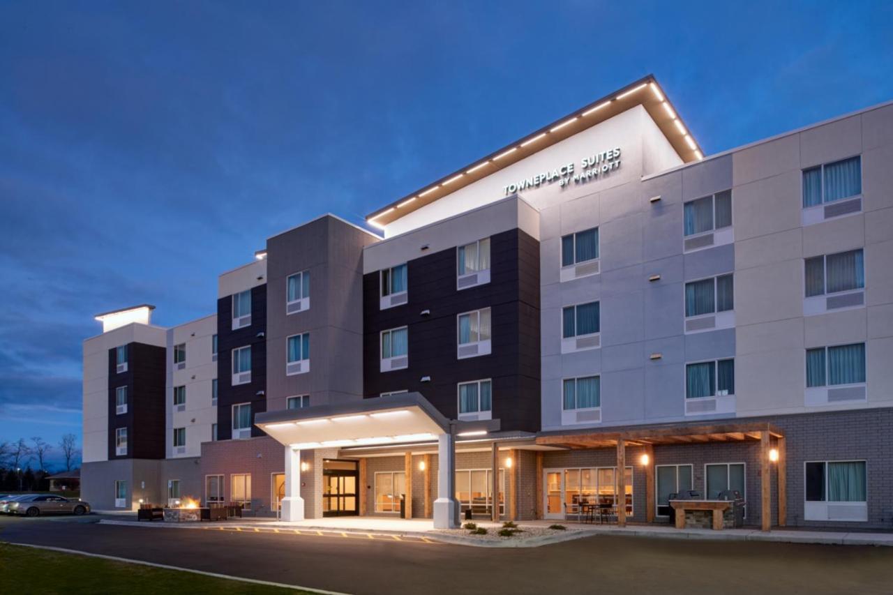 Towneplace Suites By Marriott Grand Rapids Airport Экстерьер фото