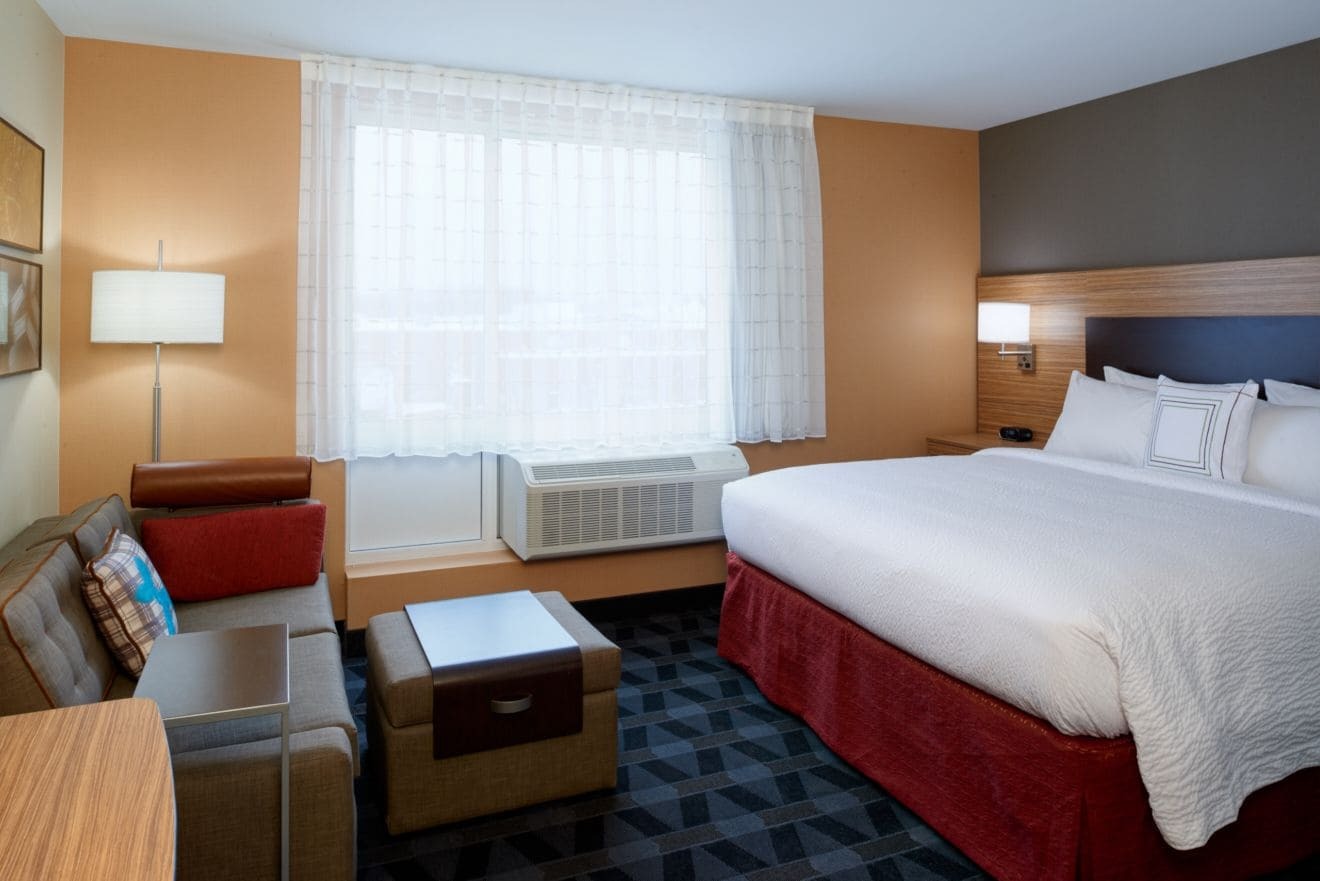 Towneplace Suites By Marriott Grand Rapids Airport Экстерьер фото